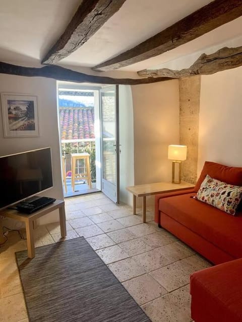 TV and multimedia, Living room, Seating area, Evening entertainment