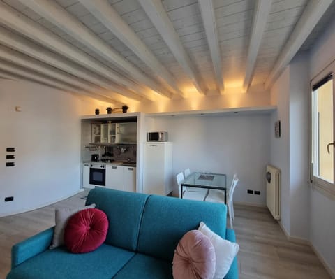 Kitchen or kitchenette, Living room, Dining area, minibar, stove