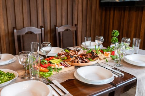 Restaurant/places to eat, Food and drinks, Food, Lunch, Dinner, Drinks