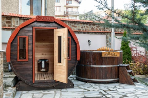 Property building, Patio, Day, Hot Tub, Sauna, Spa and wellness centre/facilities