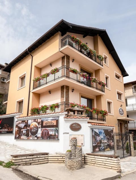 Property building, Day, Neighbourhood, View (from property/room), Balcony/Terrace, Street view, Location, Parking