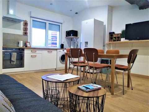 TV and multimedia, Kitchen or kitchenette, Living room, Seating area, Dining area, minibar, pet friendly, stove