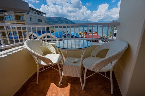 View (from property/room), View (from property/room), Lake view