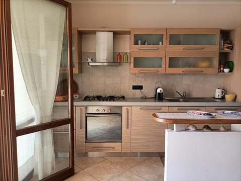 Coffee/tea facilities, Kitchen or kitchenette, dishwasher, pet friendly, stove