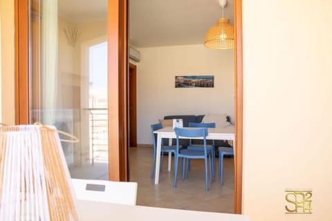 Dining area, Lunch, toaster