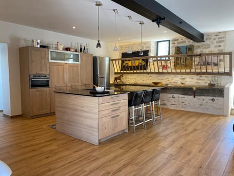 Kitchen or kitchenette, Dining area, Meeting/conference room, Meals, dishwasher, furniture, minibar, pet friendly, toaster