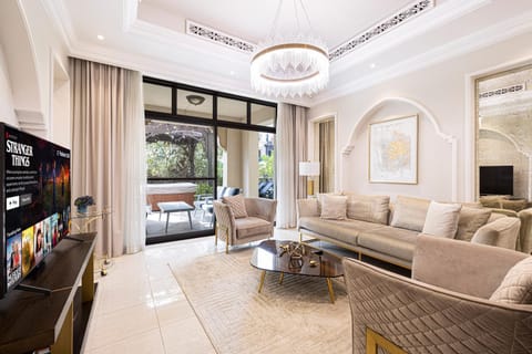 Communal lounge/ TV room, TV and multimedia, Living room, Seating area, Evening entertainment