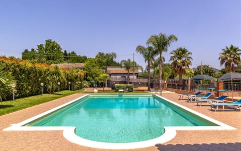 Spring, Day, Garden, Garden view, Pool view, Swimming pool, sunbed