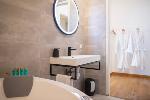 Bathroom, towels
