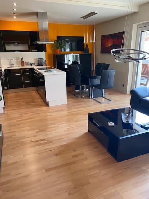 TV and multimedia, Kitchen or kitchenette, Living room, Seating area, Dining area, minibar, pet friendly, stove