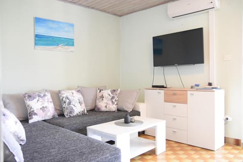 TV and multimedia, Living room, air conditioner