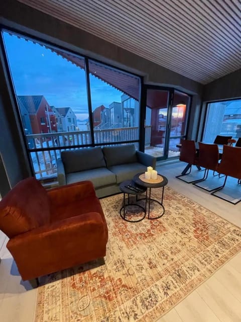 View (from property/room), Balcony/Terrace, Living room, Seating area, Dining area