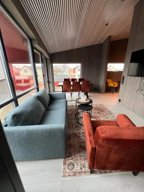 TV and multimedia, View (from property/room), Living room, Seating area, Dining area