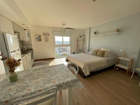 Bed, Kitchen or kitchenette, Photo of the whole room, Bedroom