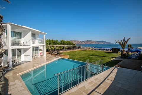 Balcony/Terrace, Sea view, Swimming pool