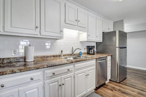 Eagle's Landing Loft-Downtown Above Bull & Barrel Apartment in Statesboro