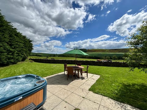 Natural landscape, Garden, Hot Tub, Garden view