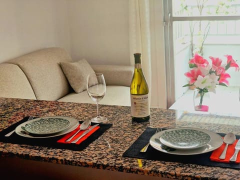 Food and drinks, Dining area, Alcoholic drinks