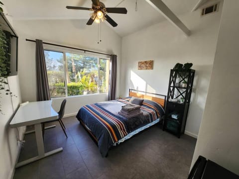 Bed, Photo of the whole room, Bedroom, fireplace