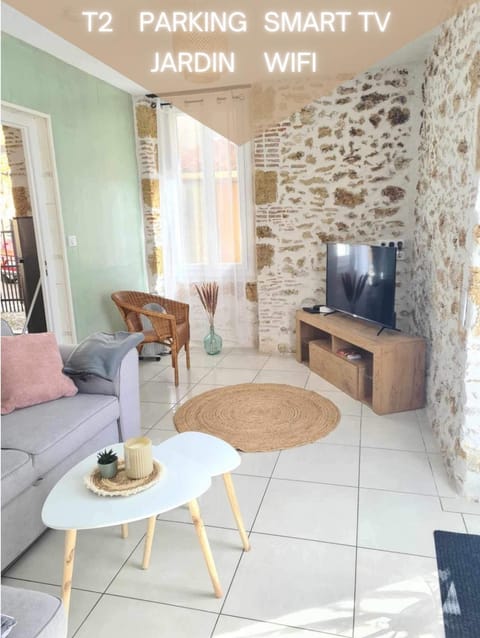 TV and multimedia, Living room, Decorative detail, hair dresser