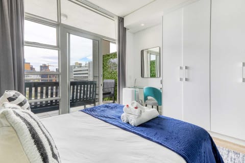 Bed, View (from property/room), Balcony/Terrace, Photo of the whole room, Bedroom, towels, wardrobe