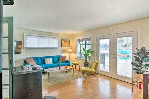 Portland Floating Home Getaway with Sauna! House in Vancouver