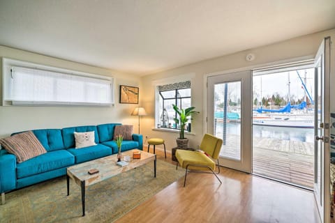 Portland Floating Home Getaway with Sauna! House in Vancouver