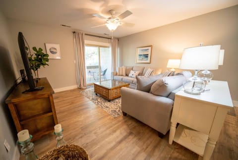 New Finishing Touches Added ! Walk to The Salty Dog South Beach Sleeps 4 Sea Pines House in Hilton Head Island