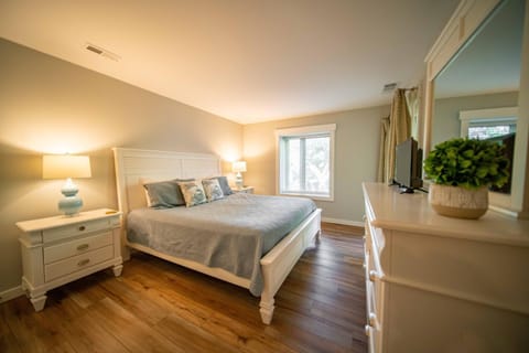New Finishing Touches Added ! Walk to The Salty Dog South Beach Sleeps 4 Sea Pines House in Hilton Head Island