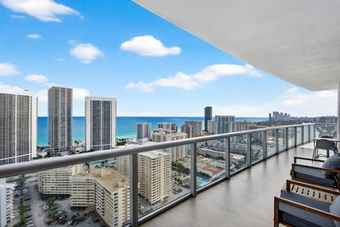 View (from property/room), Balcony/Terrace, City view, Garden view, Sea view