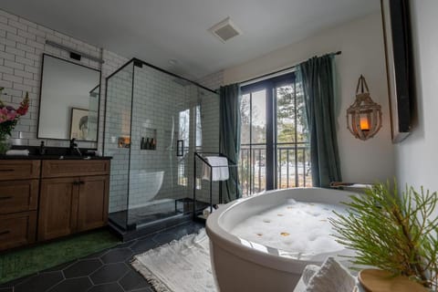 The DougOut Steps from Douglas Beach! House in Douglas