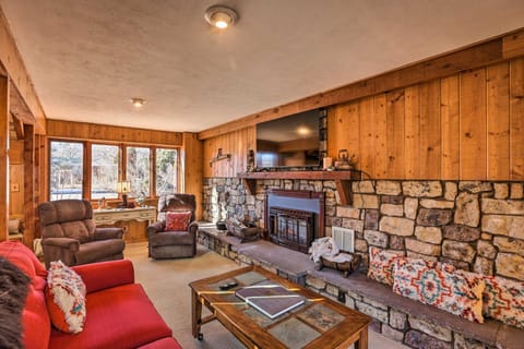 5 Mi to Dtwn Denver Peaceful Lakewood Home! House in Lakewood