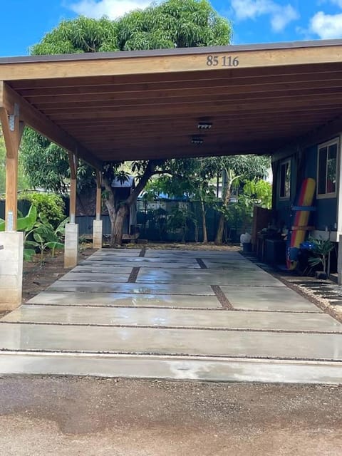 Charming Country Cottage just a few steps from the beach! House in Makaha