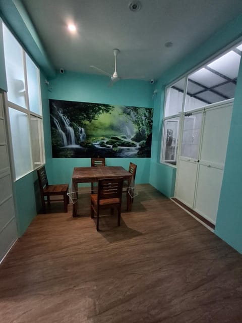 Restaurant/places to eat, Dining area