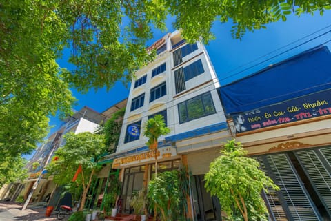 Property building, Day