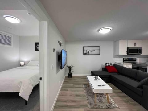 Bed, Living room, Evening entertainment, Bedroom