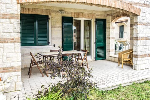 S287 - Sirolo, villetta con giardino vicino al centro Apartment in Sirolo