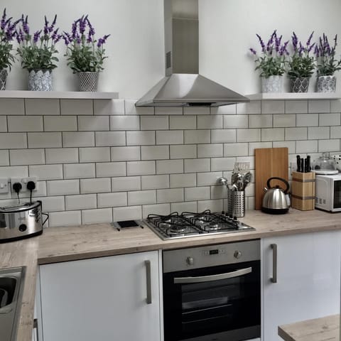 Coffee/tea facilities, Kitchen or kitchenette, dishwasher, minibar, pet friendly, stove, toaster, washing machine