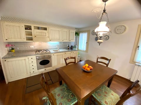 Kitchen or kitchenette, Seating area, Dining area, dishwasher, pet friendly, stove