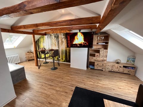 TV and multimedia, Living room, Lounge or bar, Bath