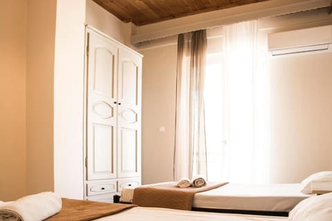 Bed, Bedroom, wardrobe, air conditioner