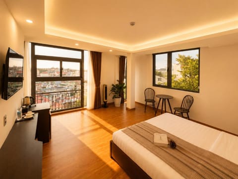 TV and multimedia, Photo of the whole room, Seating area, Bedroom