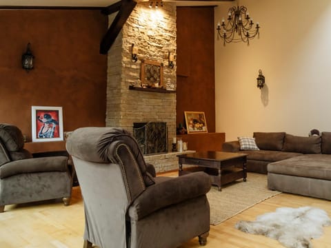 Living room, Seating area, fireplace, flat iron, heating, internet