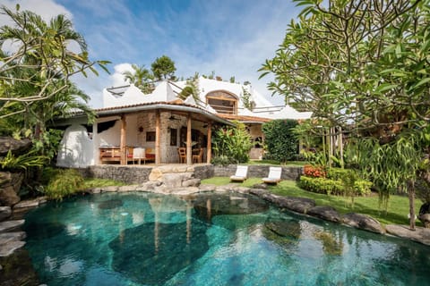 Property building, Garden, Garden view, Pool view, Swimming pool, Swimming pool, sunbed