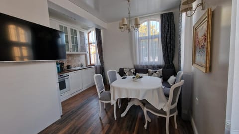 Living room, Dining area, kitchen