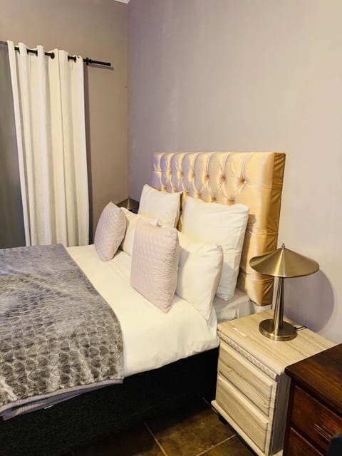 Mila Lodge 1 Bed and Breakfast in Cape Town