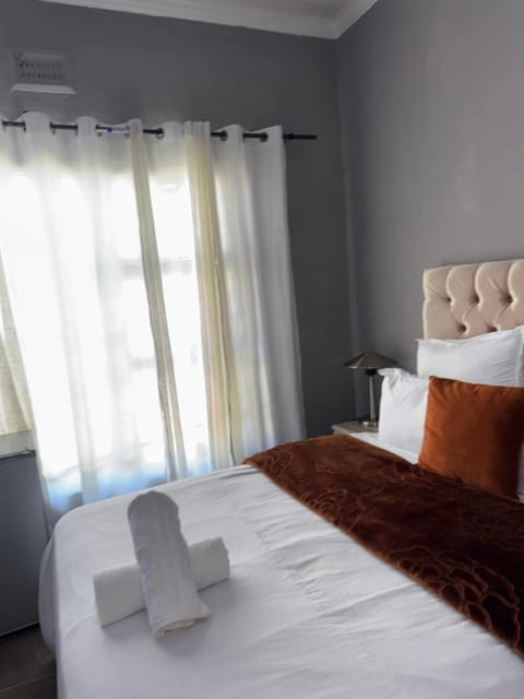 Mila Lodge 1 Bed and Breakfast in Cape Town