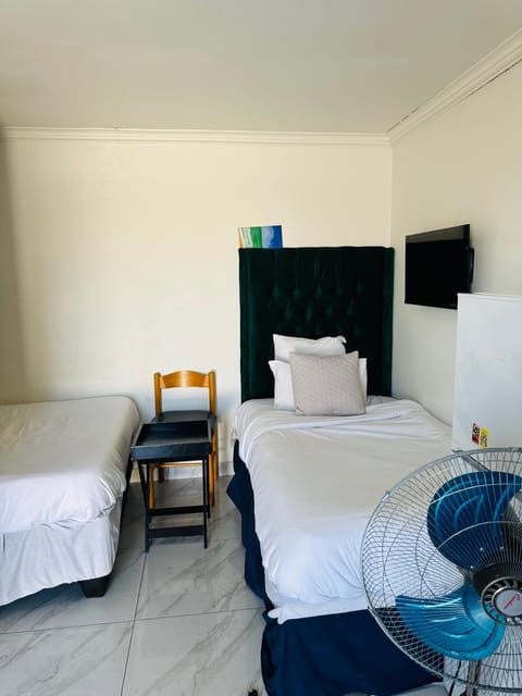 Mila Lodge 2 Bed and Breakfast in Cape Town