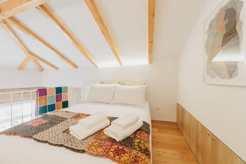 Bed, Decorative detail, Bedroom, towels