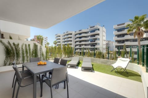 Patio, Day, Balcony/Terrace, Seating area